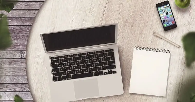 ノートPCとメモ帳で移住準備の情報を整理する